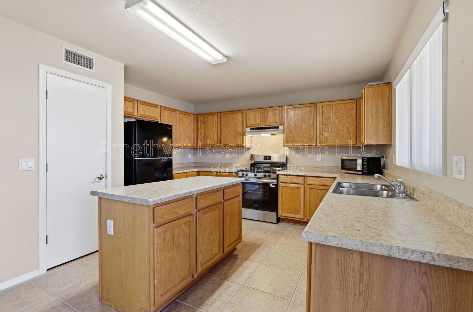 Spacious 3 Bedroom Home with Loft, Vaulted Ceilings & Open Layout property image