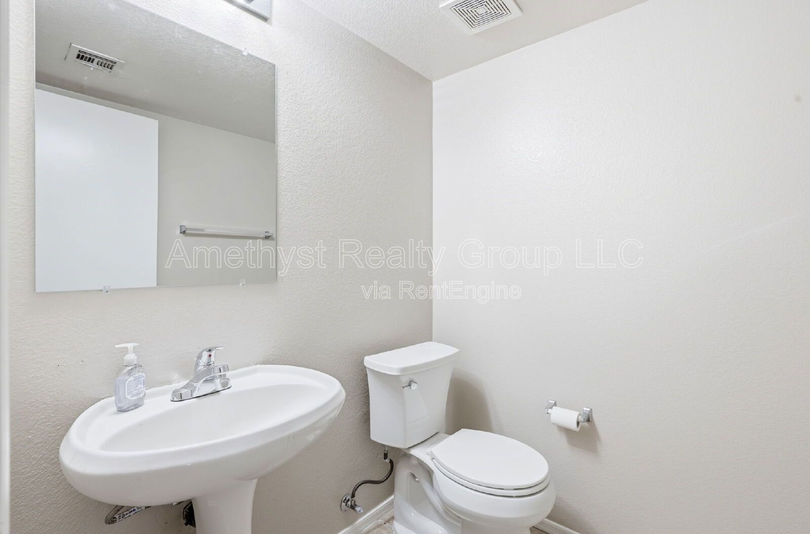 Spacious 3 Bedroom Home with Loft, Vaulted Ceilings & Open Layout property image