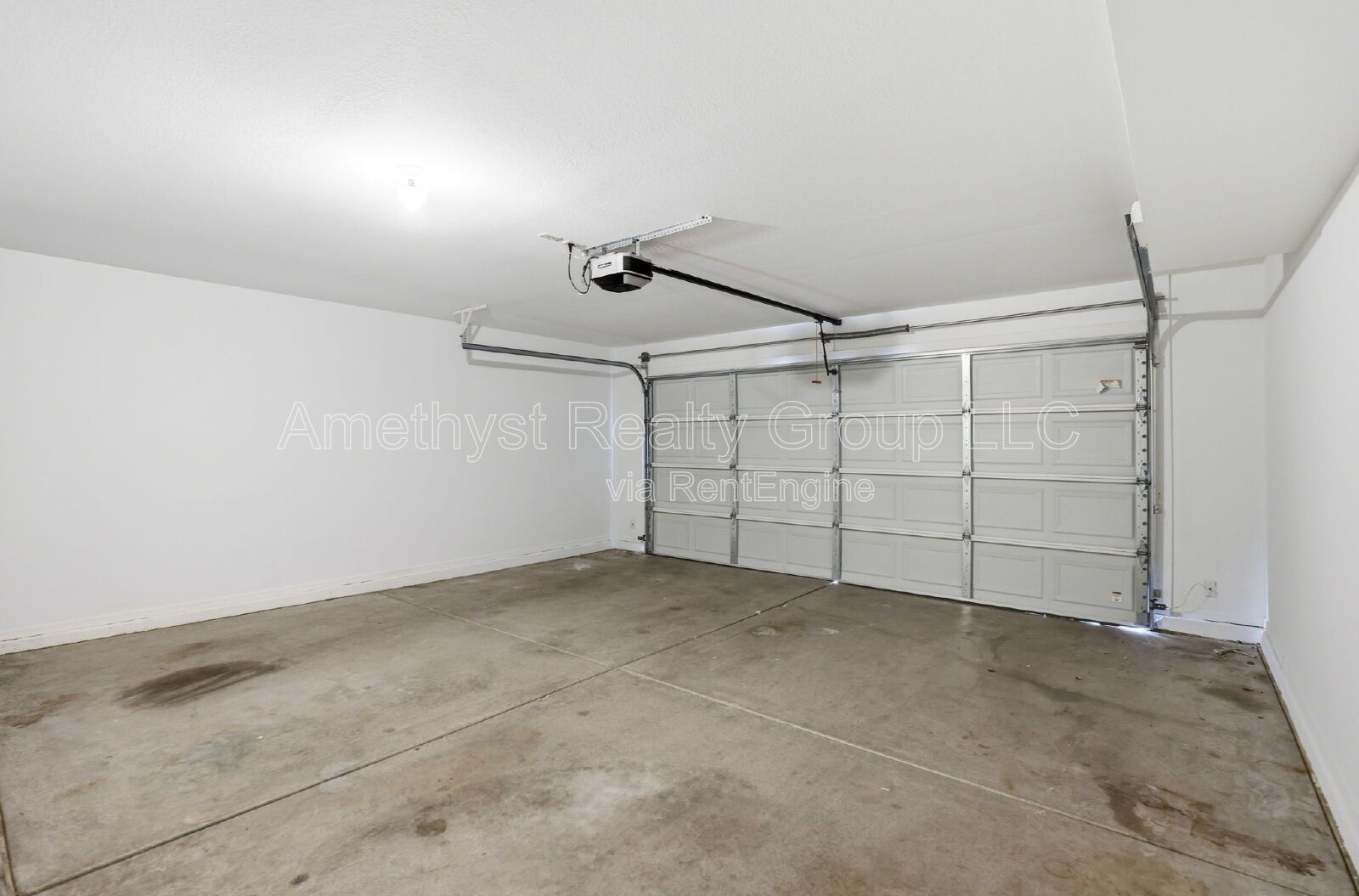 Spacious 3 Bedroom Home with Loft, Vaulted Ceilings & Open Layout property image