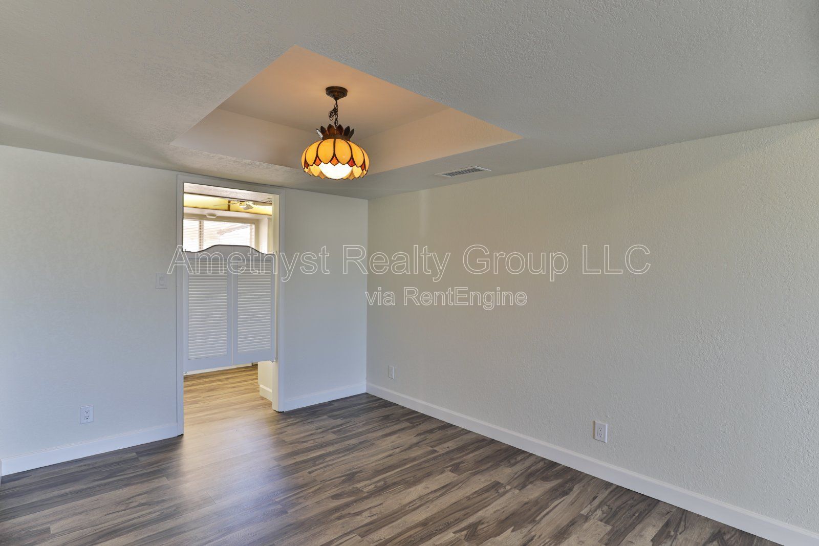 Spacious Living, Large Backyard, Convenient Glendale Location property image