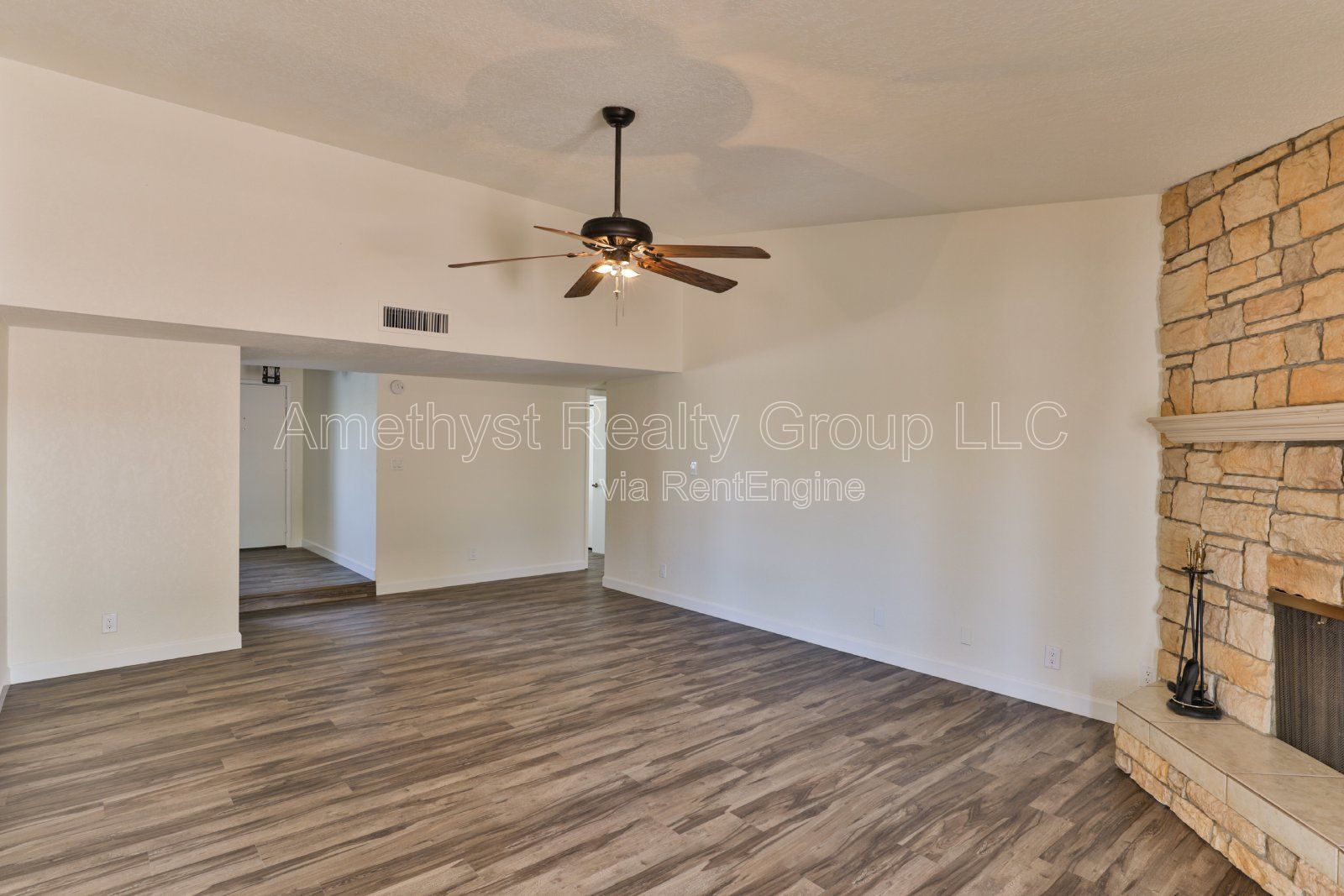 Spacious Living, Large Backyard, Convenient Glendale Location property image
