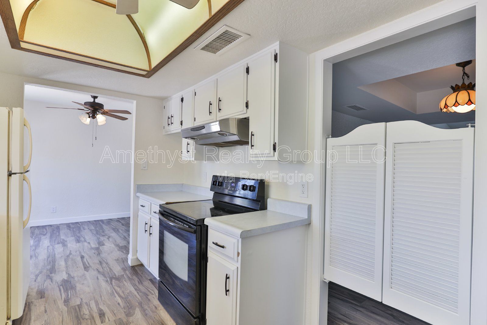 Spacious Living, Large Backyard, Convenient Glendale Location property image