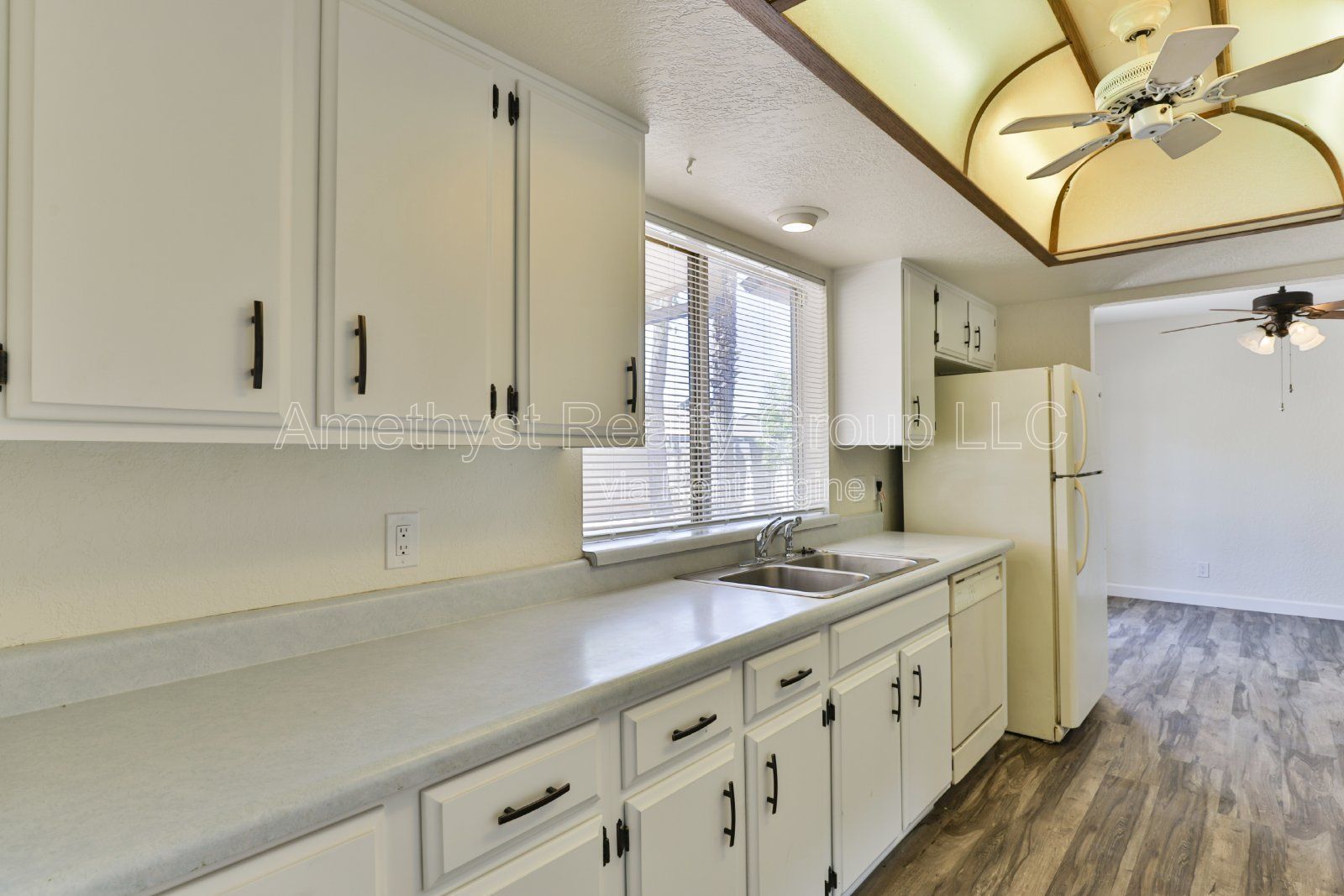 Spacious Living, Large Backyard, Convenient Glendale Location property image