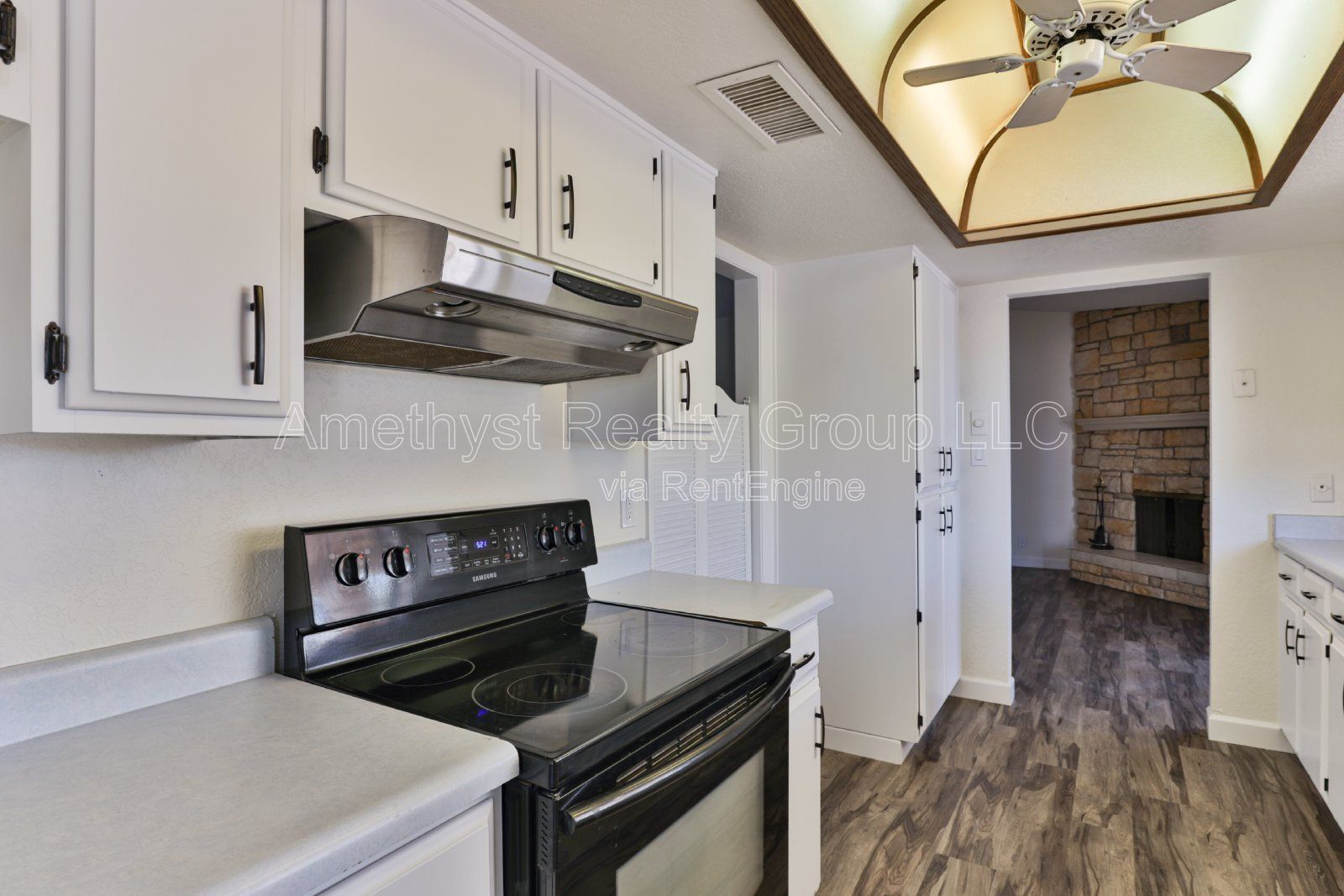 Spacious Living, Large Backyard, Convenient Glendale Location property image