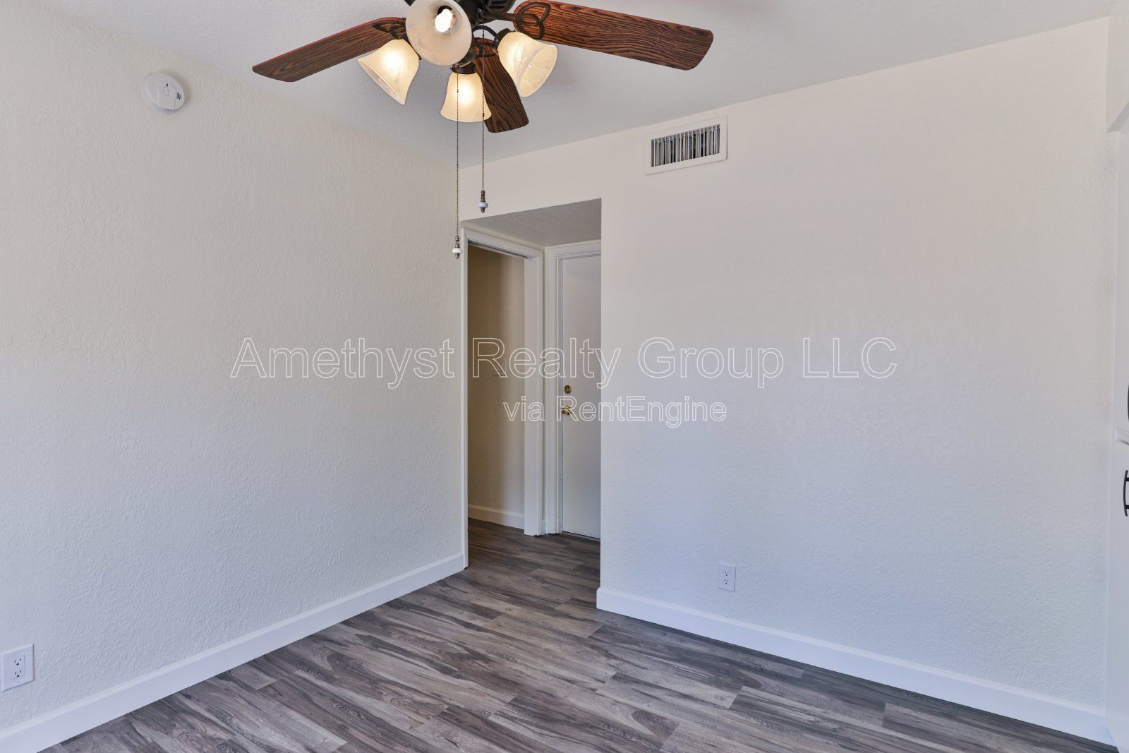 Spacious Living, Large Backyard, Convenient Glendale Location property image