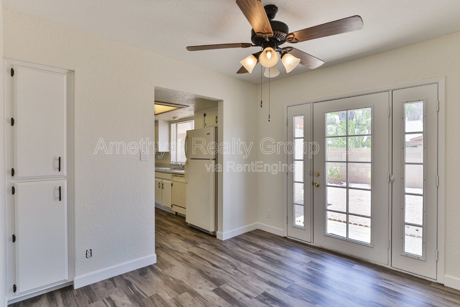 Spacious Living, Large Backyard, Convenient Glendale Location property image