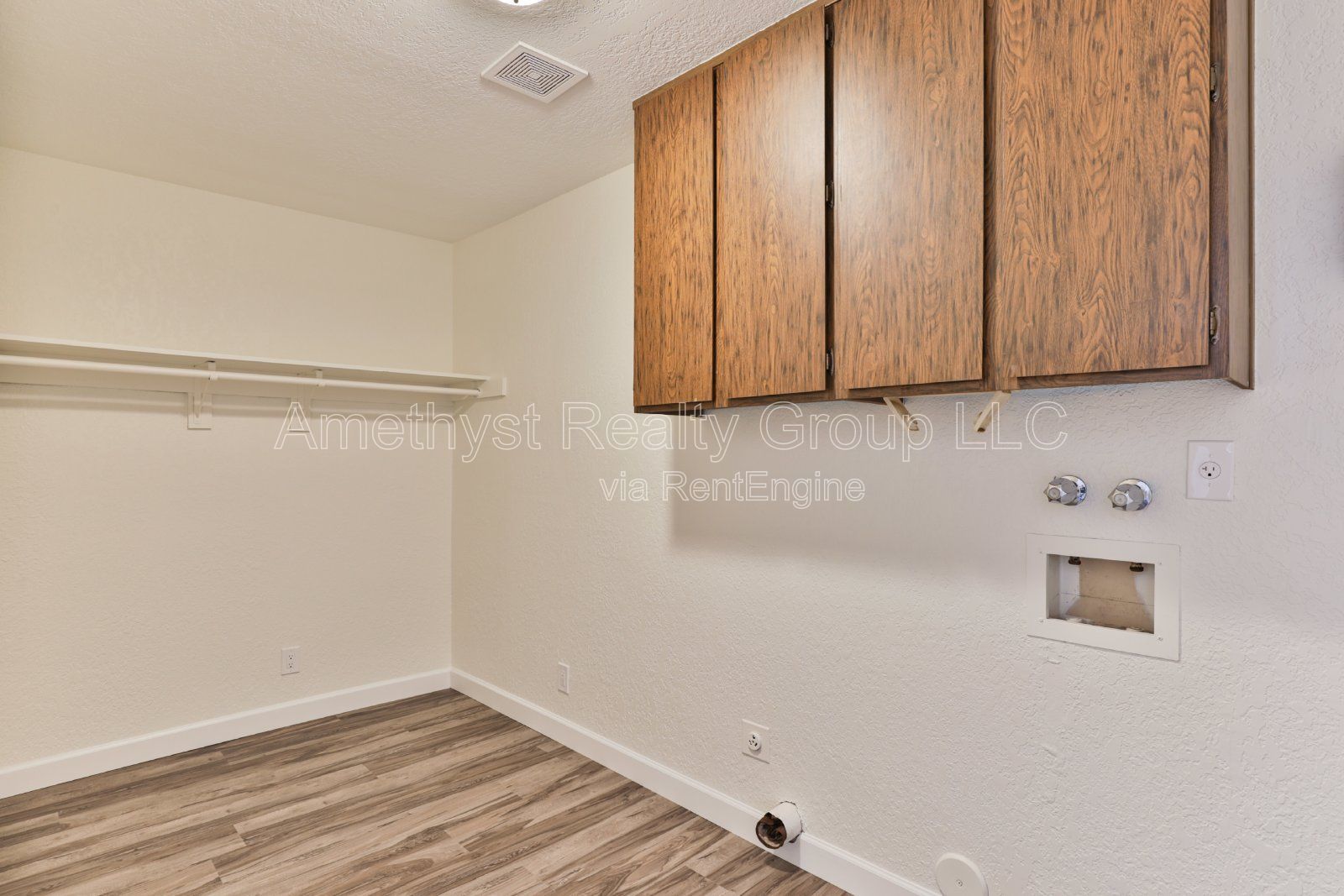 Spacious Living, Large Backyard, Convenient Glendale Location property image
