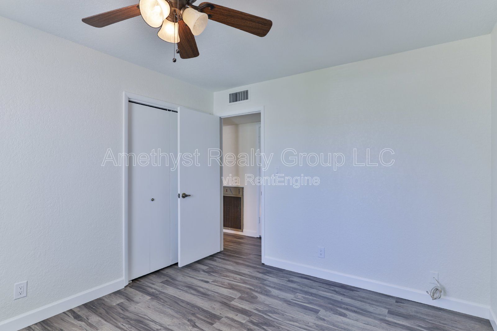 Spacious Living, Large Backyard, Convenient Glendale Location property image