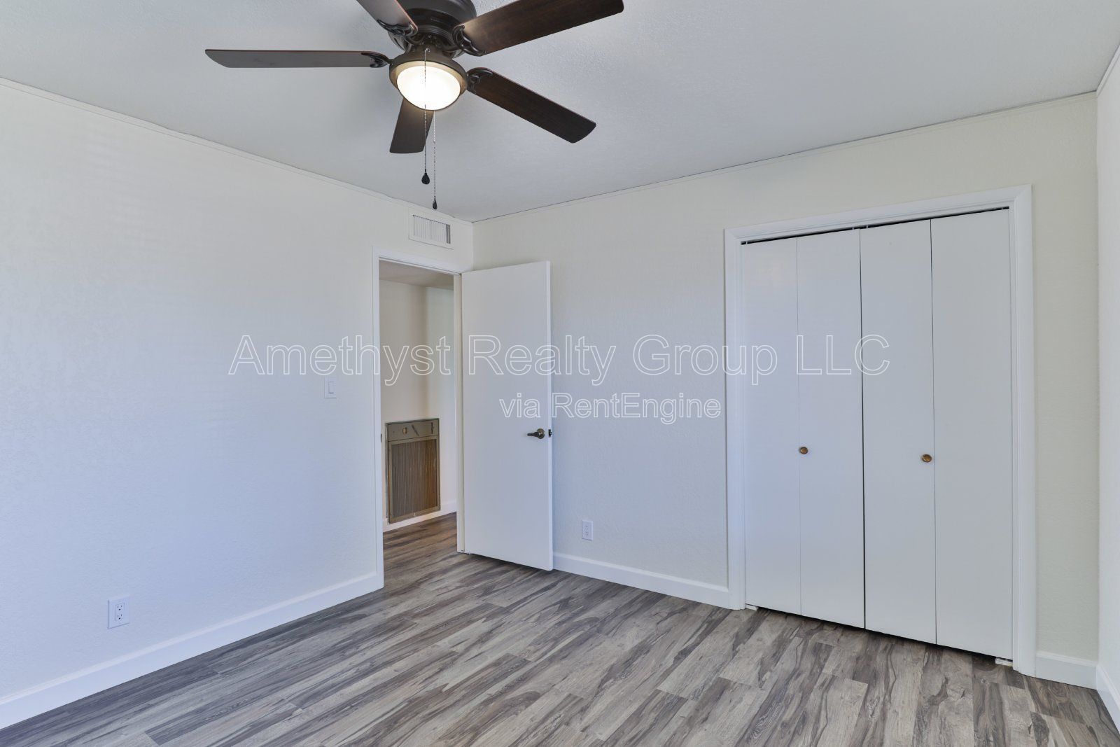 Spacious Living, Large Backyard, Convenient Glendale Location property image