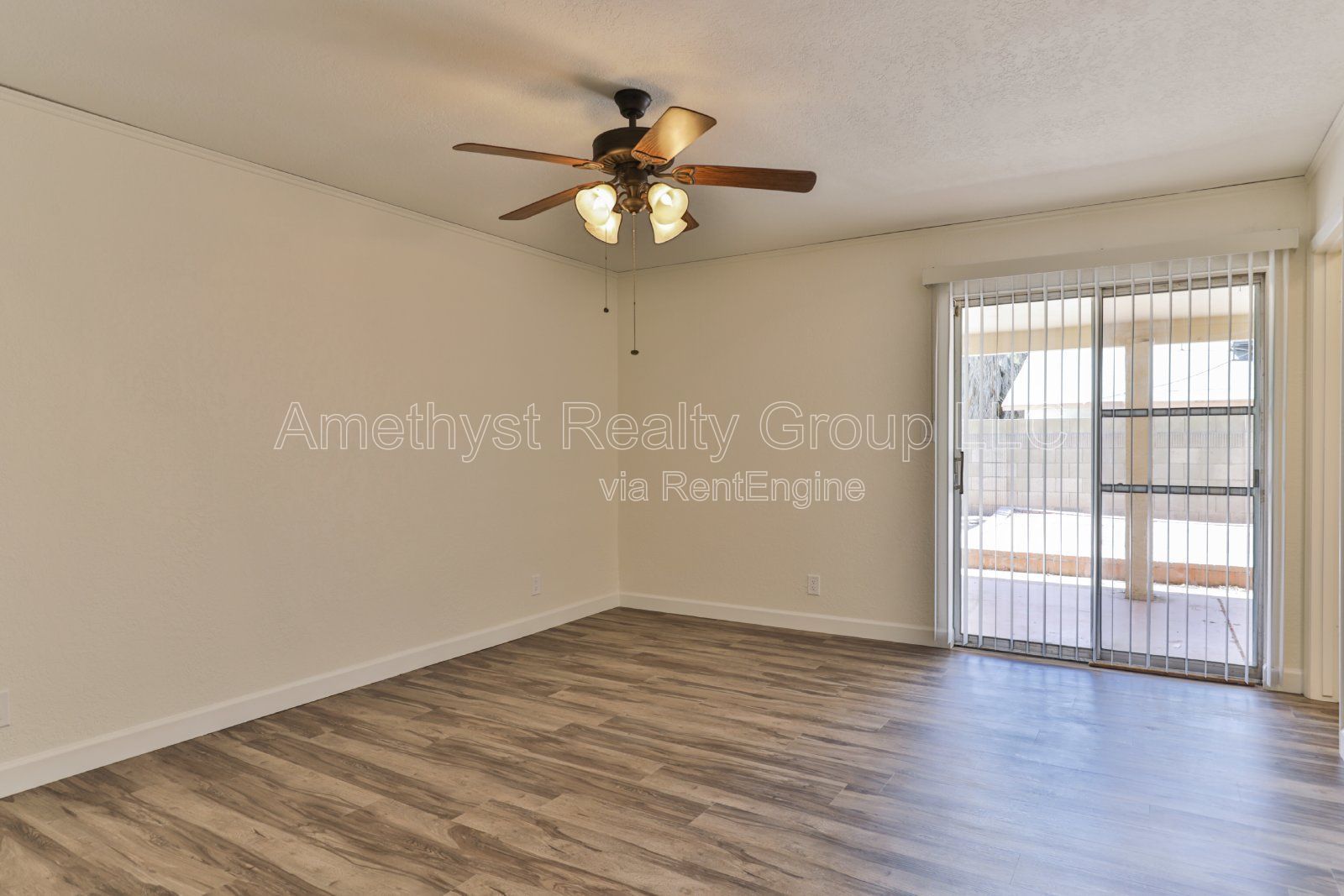 Spacious Living, Large Backyard, Convenient Glendale Location property image