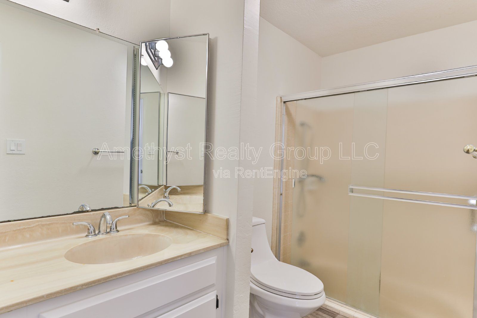 Spacious Living, Large Backyard, Convenient Glendale Location property image