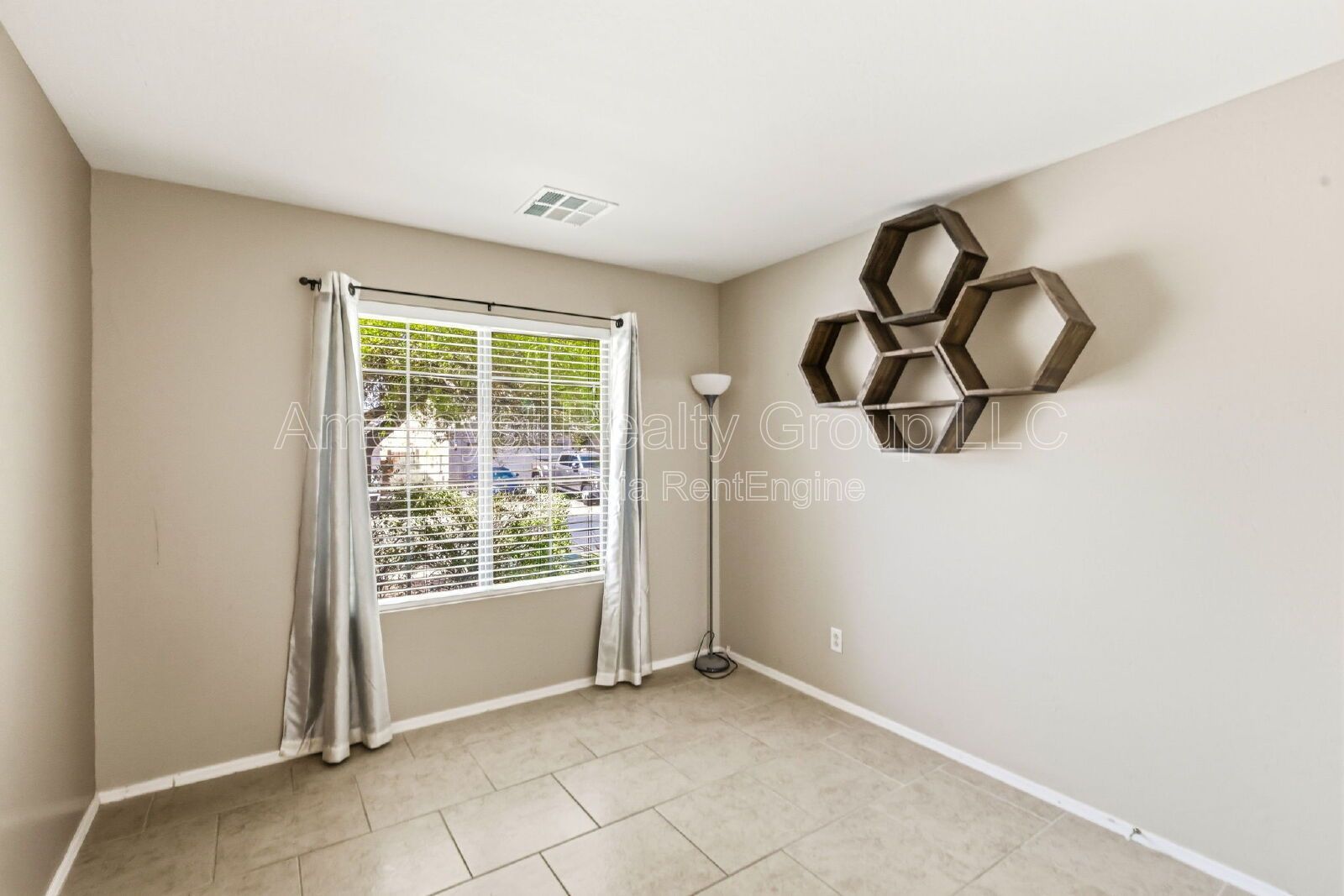 Spacious 4-Bedroom Home with Loft & Flexible Living Spaces property image