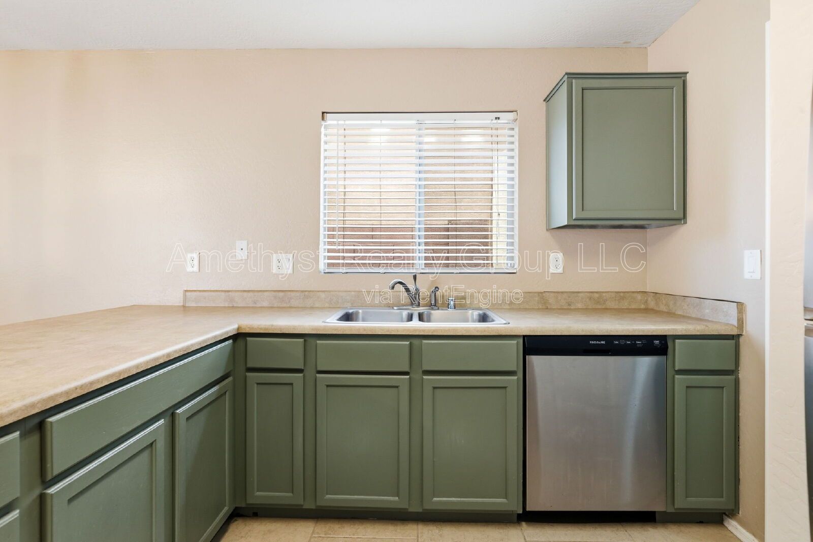 Spacious 4-Bedroom Home with Loft & Flexible Living Spaces property image