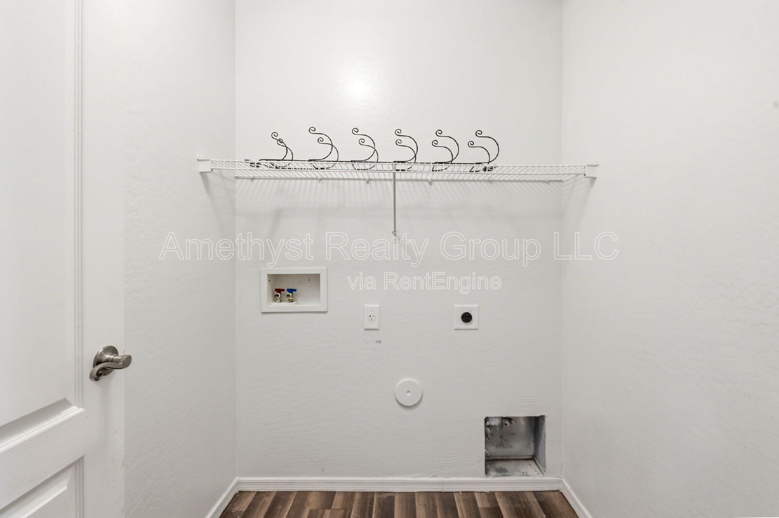 Spacious 4-Bedroom Home with Loft & Flexible Living Spaces property image