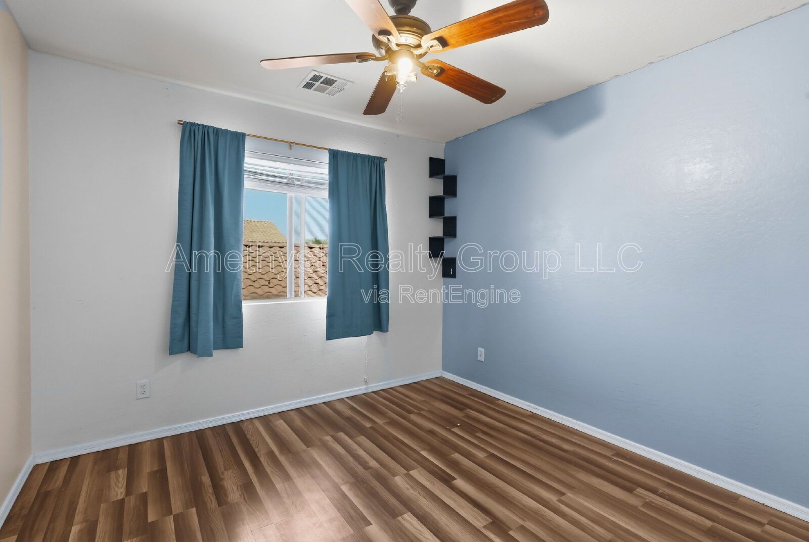Spacious 4-Bedroom Home with Loft & Flexible Living Spaces property image