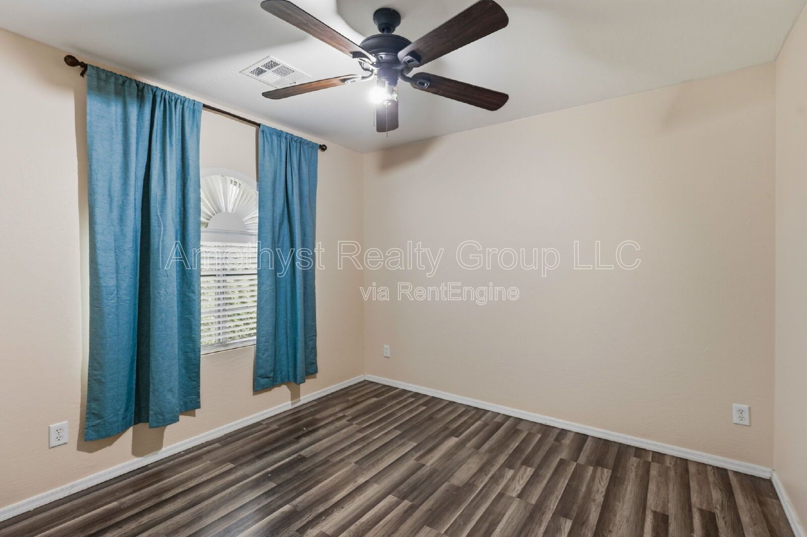 Spacious 4-Bedroom Home with Loft & Flexible Living Spaces property image