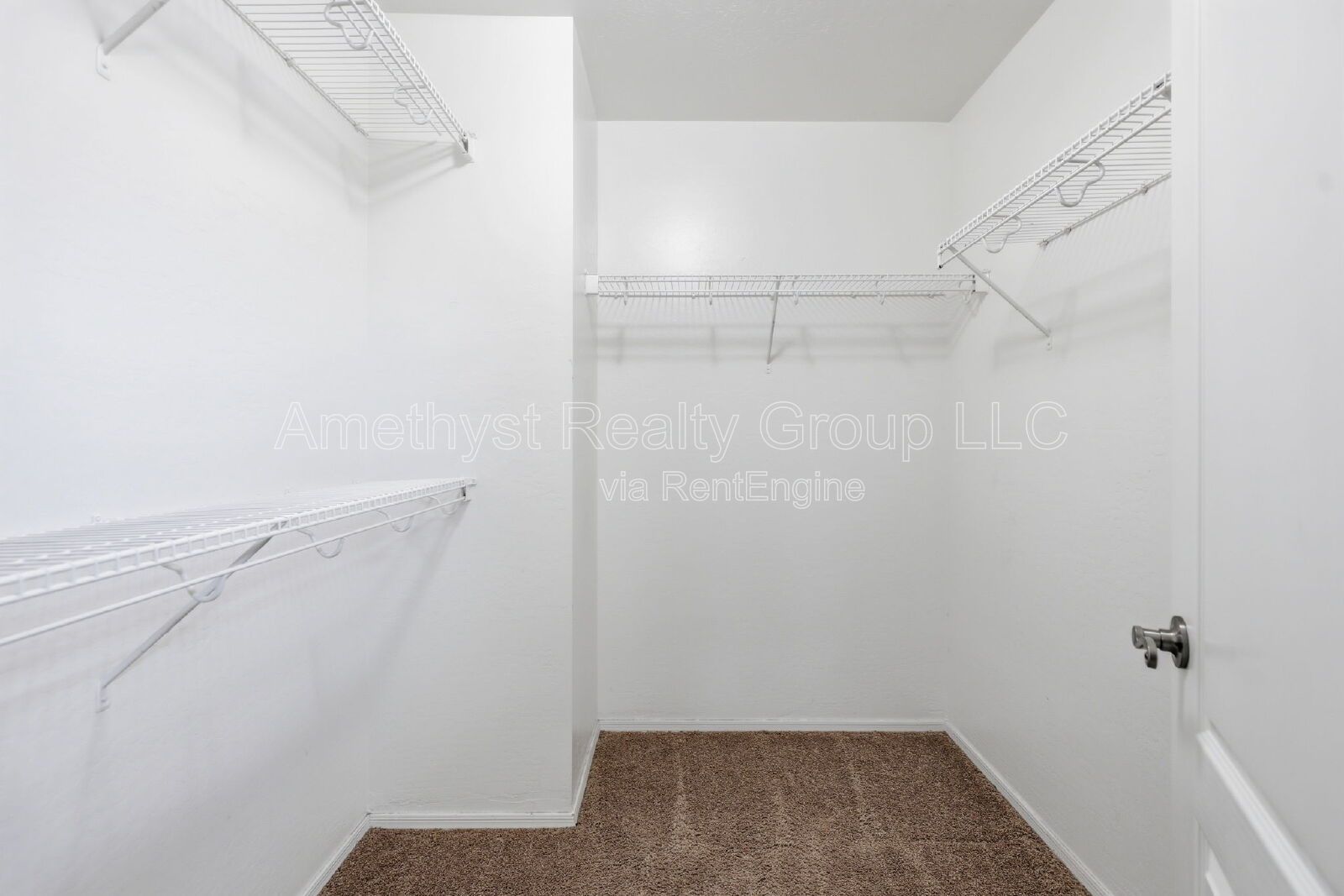 Spacious 4-Bedroom Home with Loft & Flexible Living Spaces property image